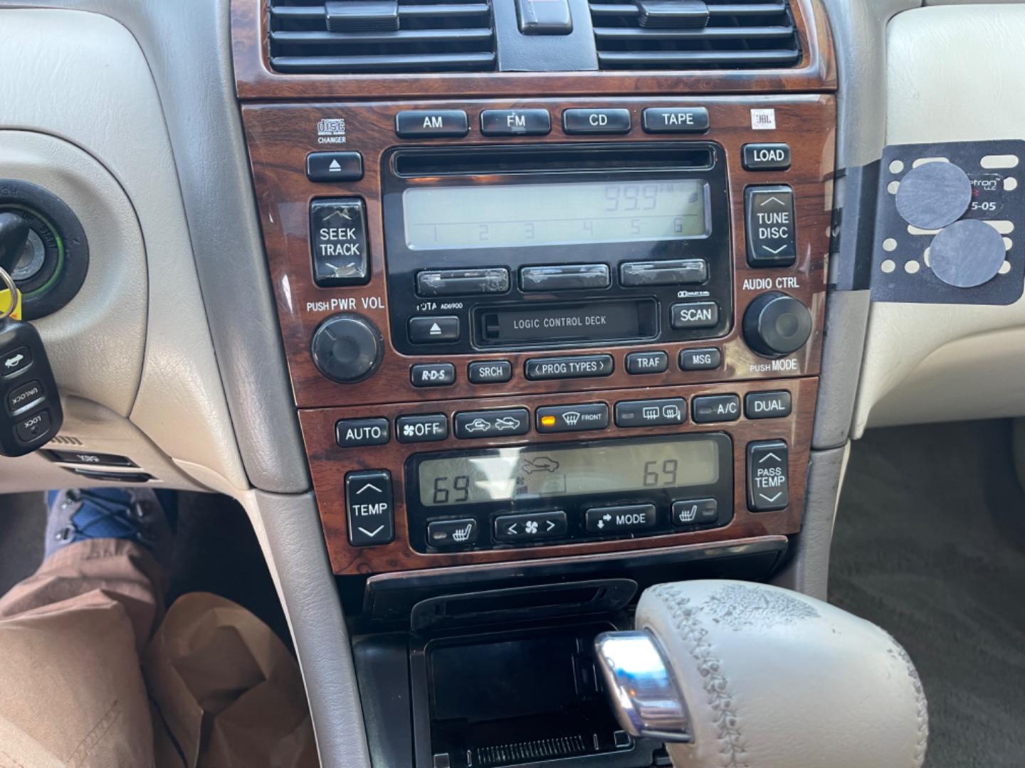 2002 Alpine White /Tan Toyota Avalon XLS (4T1BF28B42U) with an 3.0 V6 engine, AT transmission, located at 813 E Fairview Ave, Meridian , ID, 83642, (208) 336-8230, 43.618851, -116.384010 - Photo#14